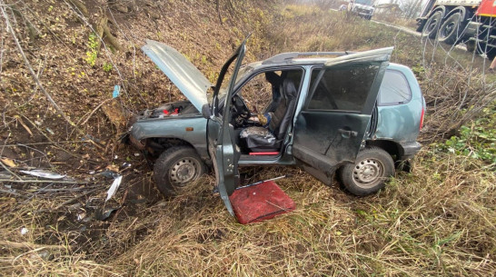 В Воронежской области 78-летний мужчина на Chevrolet Niva вылетел в кювет