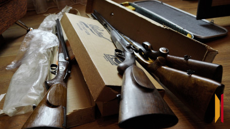 В Воронежской области суд лишил жителя Анны права на оружие за стрельбу в честь погибшего соседа