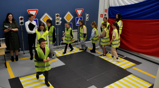 Мобильный автогородок открыли в Кантемировском Доме детского творчества