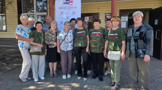 В Кантемировке проголосовали участники волонтерской группы
