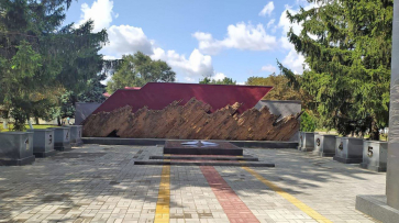 Мемориал погибшим в годы ВОВ односельчанам капитально отремонтировали в селе Лискинское
