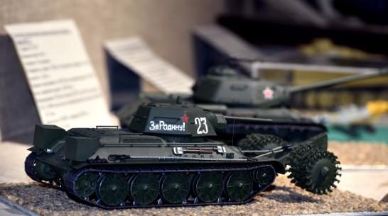 В Калаче открылась выставка моделей военной техники