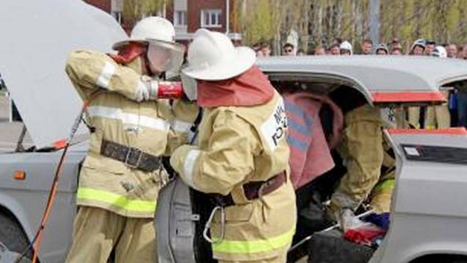 Воронежские спасатели стали вторыми на соревнованиях среди команд МЧС России по проведению аварийно-спасательных работ