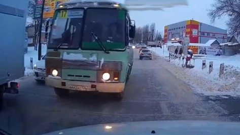 В Воронеже оштрафовали водителя маршрутки №17 за проезд по встречке