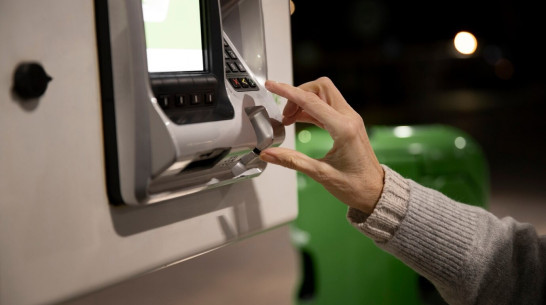 В Борисоглебске пенсионерка ночью на такси ездила к банкомату и переводила деньги мошенникам