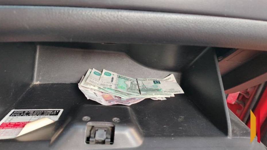 В Ольховатском районе пьяный водитель мопеда без прав попытался откупиться взяткой в 4 тыс рублей