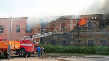 В Боброве пожарные потушили бывшую воинскую часть