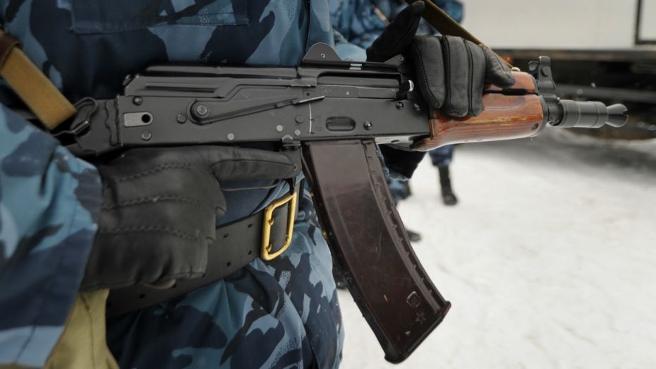 Вооруженного дезертира ищут в Воронежской и Липецкой областях