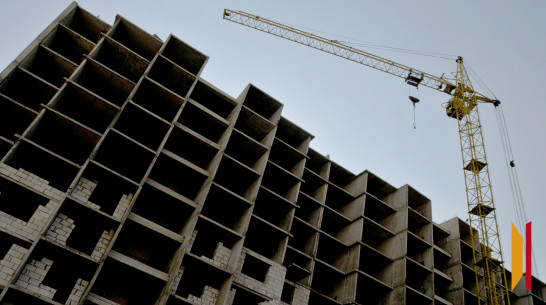 В Воронежской области 27-летний бетонщик упал с новостройки и разбился