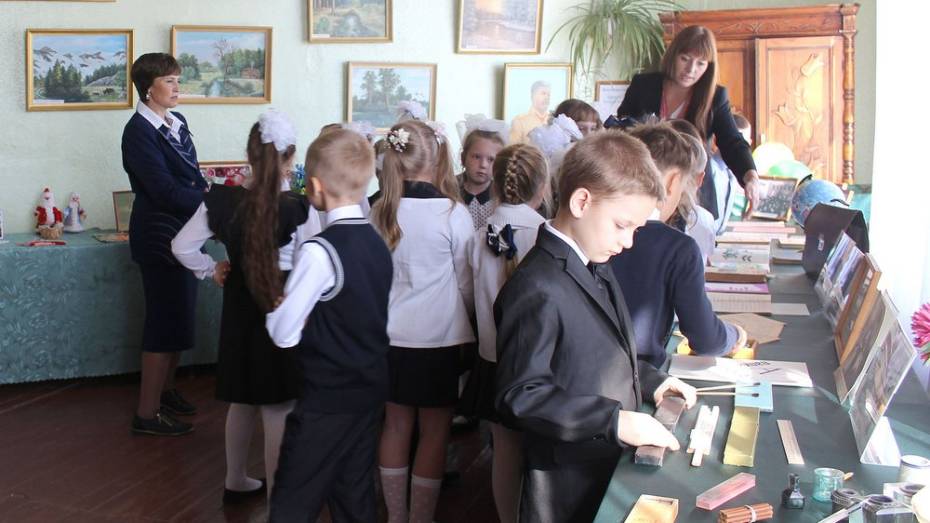 Таловский музей представил экспозицию школьных вещей