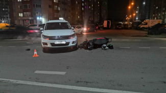 Подростки на скутере попали в аварию в микрорайоне Боровое в Воронеже