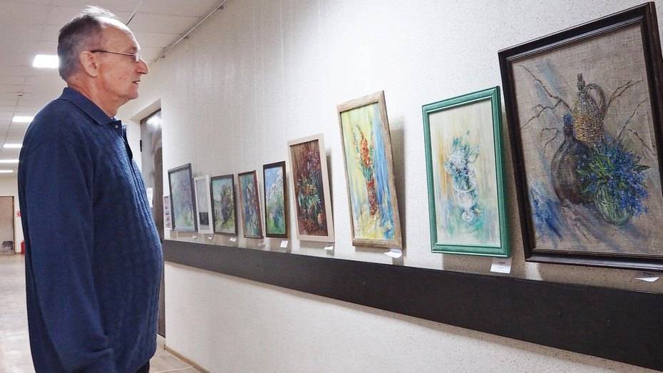 Выставка работ воронежских врачей-художников открылась в Бутурлиновке