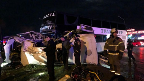 На месте смертельной аварии с 2 автобусами под Воронежем установят видеокамеры