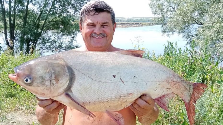 Житель Петропавловского района поймал в Дону рыбу весом 10 и 8 кг