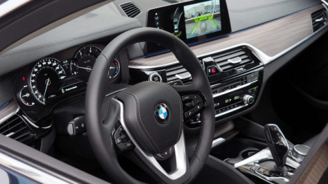 Владельцы дорогих иномарок в Воронеже задолжали 220 тыс рублей по штрафам ГИБДД