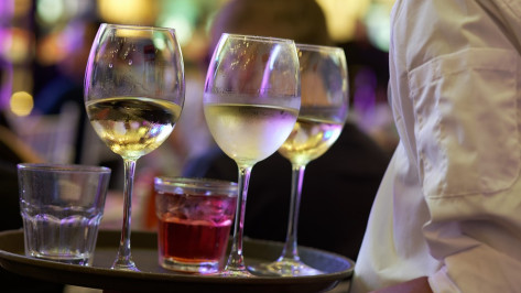 В Воронежской области посетитель кафе обокрал его сотрудников