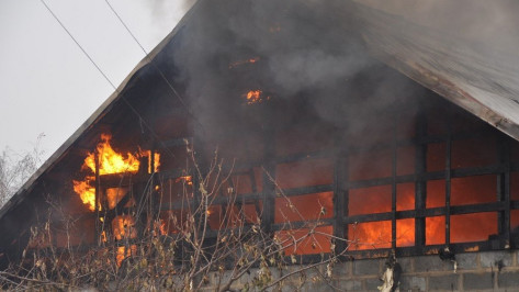 В рамонском селе сгорел дом многодетной семьи