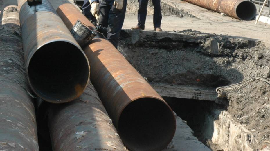 Незаконная стройка помешала коммунальщикам устранить прорыв водопровода в Воронеже