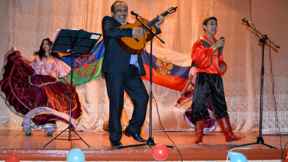 Богучарцы впервые отметили Международный день цыган