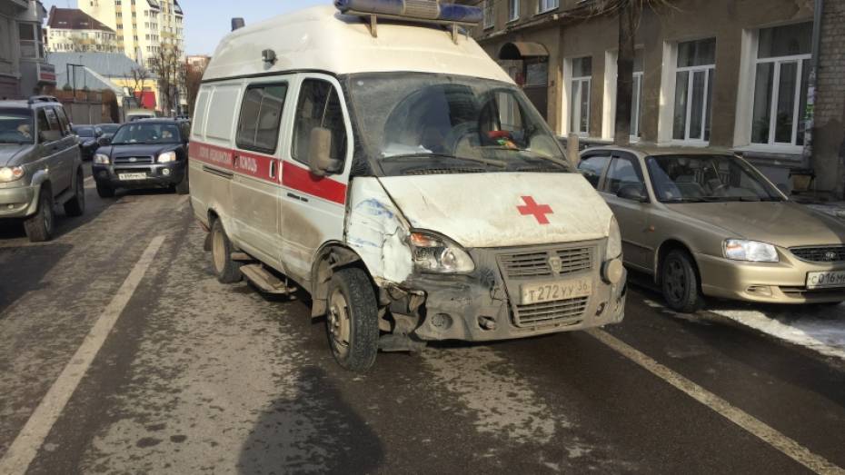 Медики Воронежа о разбившей 6 автомобилей «скорой»: «Это была не наша машина» 