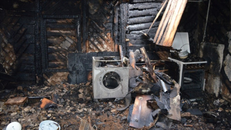 В Семилуках из-за пожара лишилась дома многодетная семья