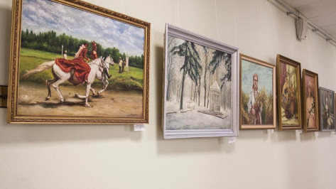 В ВГУ открылась выставка воронежской художницы Елизаветы Пинахиной