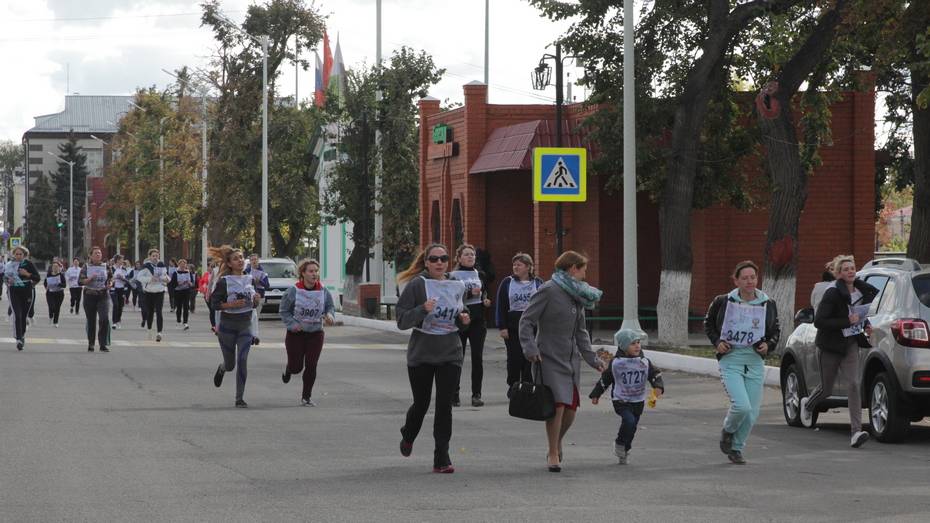 Жителей Бобровского района пригласили поучаствовать в массовом забеге