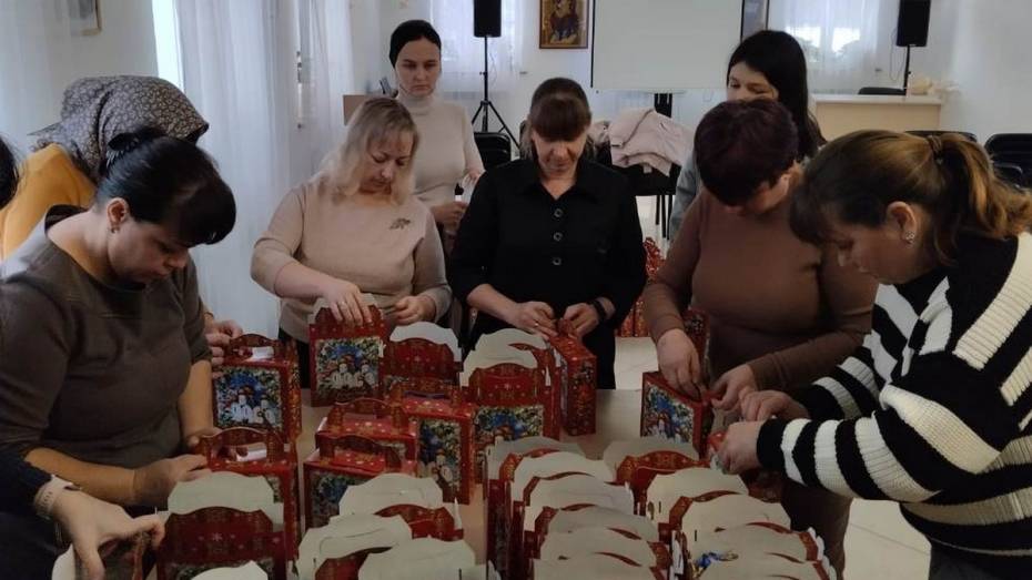 Борисоглебцы собрали 146 тыс рублей и подарки для детей-сирот