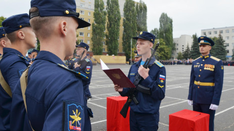 Более 1,2 тыс курсантов Военно-воздушной академии приняли военную присягу в Воронеже