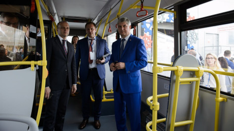 Губернатор Александр Гусев: в Воронежской области закупят 71 новый автобус с кондиционерами