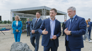Воронежский губернатор заложил камень в основание нового комбикормового завода в Новохоперском районе