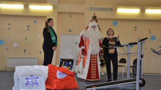 Всероссийский Дед Мороз подарил воронежскому «Парусу надежды» беговую дорожку