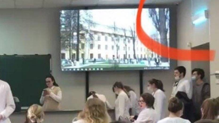 Студенты Воронежского медуниверситета получили серьезные ожоги роговицы на кружке по ОБЖ
