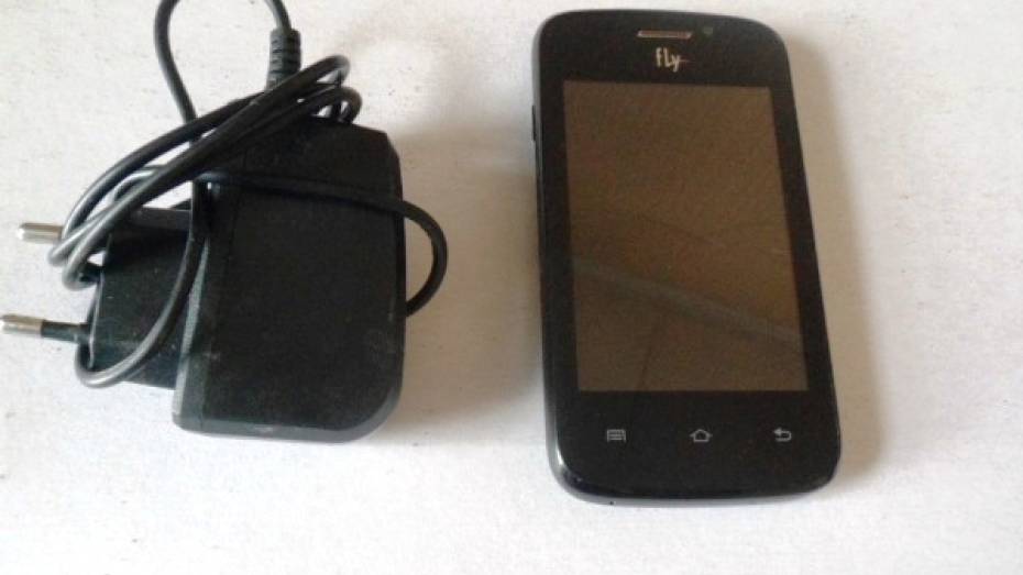 В Воронеже парень ночью попытался перебросить телефон в колонию