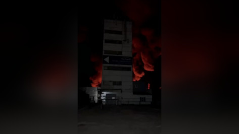 В Воронеже потушили пожар на складе с пластиком