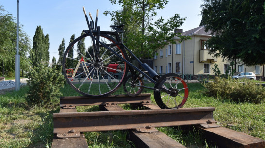 В Поворино появился новый арт-объект – велодрезина