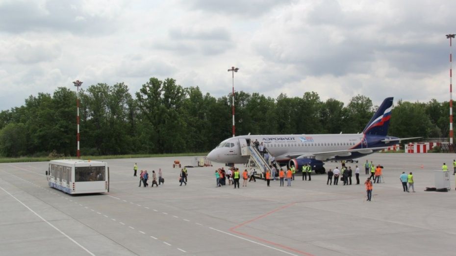 Три авиарейса из Воронежа в Москву задержали из-за непогоды в столице