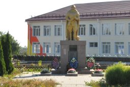 Скульптуру солдата заменят на памятнике в репьевском селе Истобное