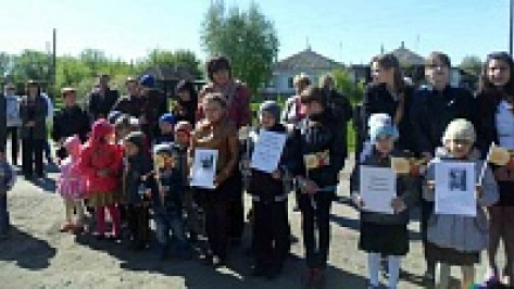 Жители репьевского села Бутырки поздравили с Днем Победы единственного ветерана 