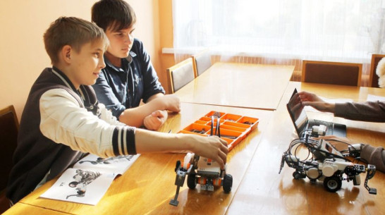 В Новоусманском районе детей из отдаленных школ обучат робототехнике и программированию