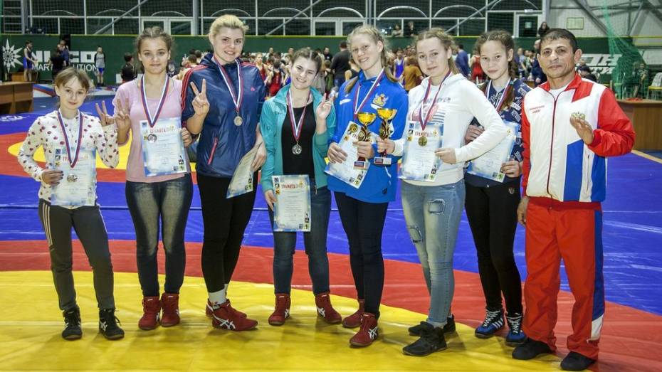 Аннинские спортсменки на турнире по вольной борьбе завоевали 2 «золота»