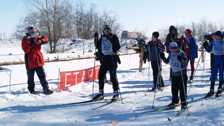 В Павловске к участию в районных школьных лыжных гонках пригласили всех желающих