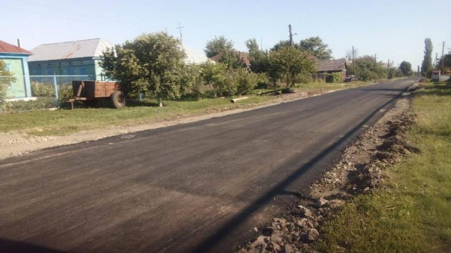 В таловском поселке Высокий на асфальтирование дороги направили 2 млн рублей