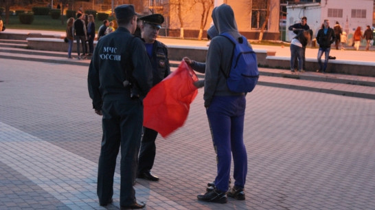 Воронежские пожарные остановили запуск небесных фонариков