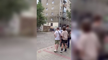 В Воронеже четырехлетний мальчик едва не выпал с 4 этажа
