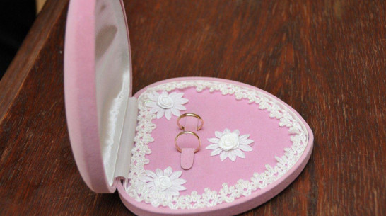 Воронежские пары в День семьи получат памятные медали «За любовь и верность» 