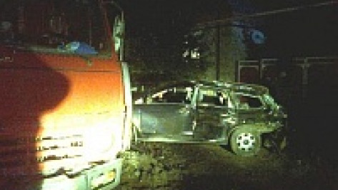 В Воронежской области Ford врезался в стоящий «КамАЗ»: погиб пассажир