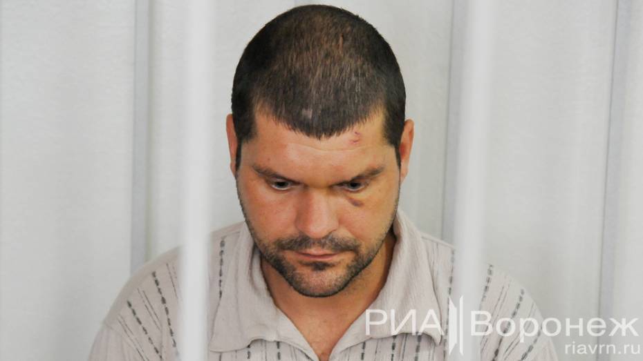 Воронежский суд арестовал обвиняемого в убийстве семьи в переулке Здоровья на 2 месяца