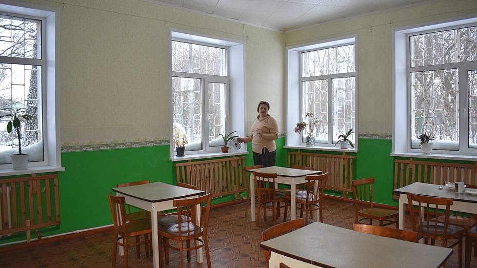 В Эртильском социально-реабилитационном центре для несовершеннолетних установили новые окна и двери