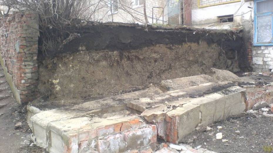 В Панинском районе 91-летний мужчина врезался в фундамент жилого дома